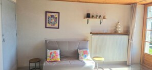 Een televisie en een dvd-speler