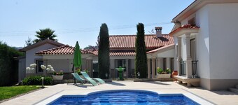 SCHÖNER VILLA POOL GARTEN 20 km FAMILIE - FREUNDE URLAUB STRAND (Figueira da Foz)