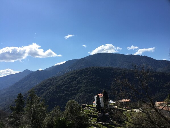 Exterior - House between sea and mountains (Letia)