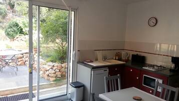 冰箱、微波炉、炉灶、洗碗机