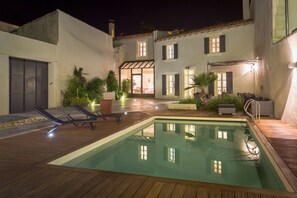 Outdoor pool - Quiet home in the heart of the Alpilles with private pool (Eyragues)