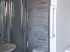 Bathroom - Bright apartment for 2, Trébeurden center, near beach, pets allowed (Trébeurden)