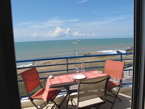 Outdoor dining - T2 apartment wonderful sea view, WLAN available garage 2 bicycles available  (Saint-Hilaire-De-Riez)