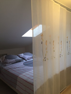 2 chambres, fer et planche à repasser, Wi-Fi gratuit, draps fournis