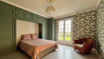 4 chambres, fer et planche à repasser, lit parapluie, Wi-Fi gratuit