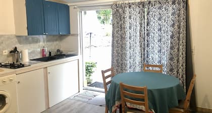 A 3,5 km del centro de Cassis: mini villa con terraza entre viñas y colinas