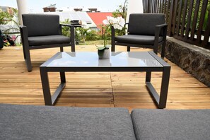 Terrace/patio - Magnificent and luxurious 4-star T2 with sea view, swimming pool and garden (Saint-Gilles-Les-Bains)