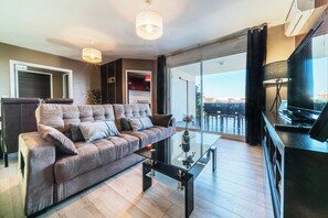 Smart TV, DVD player, stereo, computer monitors - Magnificent and luxurious 4-star T2 with sea view, swimming pool and garden (Saint-Gilles-Les-Bains)