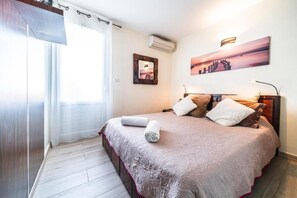 1 bedroom, in-room safe, iron/ironing board, free WiFi - Magnificent and luxurious 4-star T2 with sea view, swimming pool and garden (Saint-Gilles-Les-Bains)