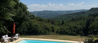 Old house, private swimming pool, superb view, calm and nature