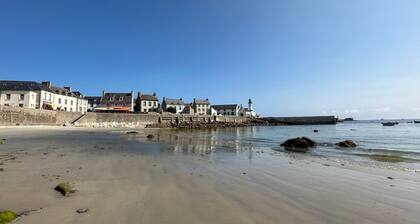 Haus auf der Insel Breast, FĂŒĂe im Wasser, bietet Platz fĂŒr 12 Personen