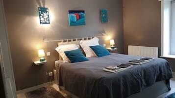 5 slaapkamers, een strijkplank/strijkijzer, reisbedje, gratis wifi