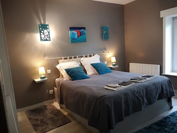 5 bedrooms, iron/ironing board, travel crib, free WiFi