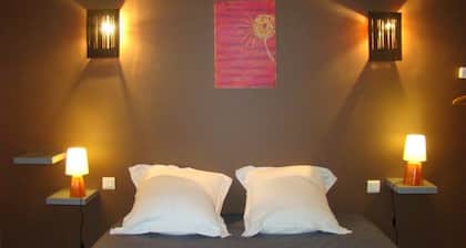Agathe, cottage with sheets labeled tourism and handicap