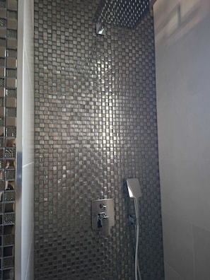 A shower with a tiled wall and a control panel. - Character villa for families in residential area with private pool. (JAVEA)