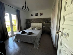 5 chambres, fer et planche à repasser, lit parapluie, Wi-Fi gratuit