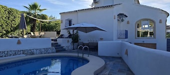 Character villa for families in residential area with private pool.