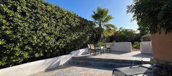 Villa de caractère pour familles dans quartier résidentiel avec piscine privée .