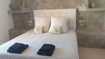 5 habitaciones, tabla de planchar con plancha y cuna de viaje