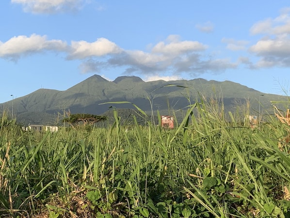 A mountainous landscape with a clear sky. - Studio South East, large terrace facing the sea in tropical garden. (capesterre belle eau)