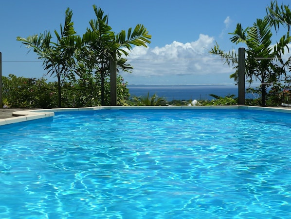 Outdoor pool - Studio South East, large terrace facing the sea in tropical garden. (capesterre belle eau)