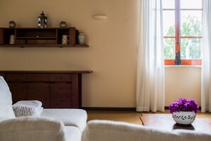 Interior - Villa with swimming pool, jacuzzi and tennis, in front of the Aeolian Islands  (Messina)