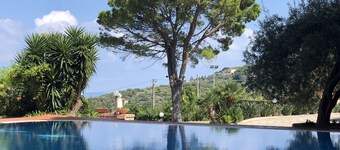 Villa with swimming pool, jacuzzi and tennis, in front of the Aeolian Islands 