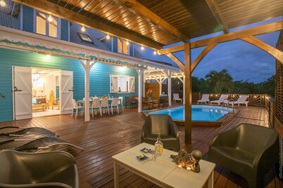 Creole villa 4 air-conditioned bedrooms private pool and directly on the beach