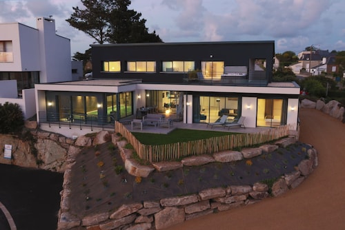 Stunning villa with sea view Jacuzzi, sauna, and heated indoor pool