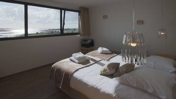 5 bedrooms, iron/ironing board, travel crib, free WiFi