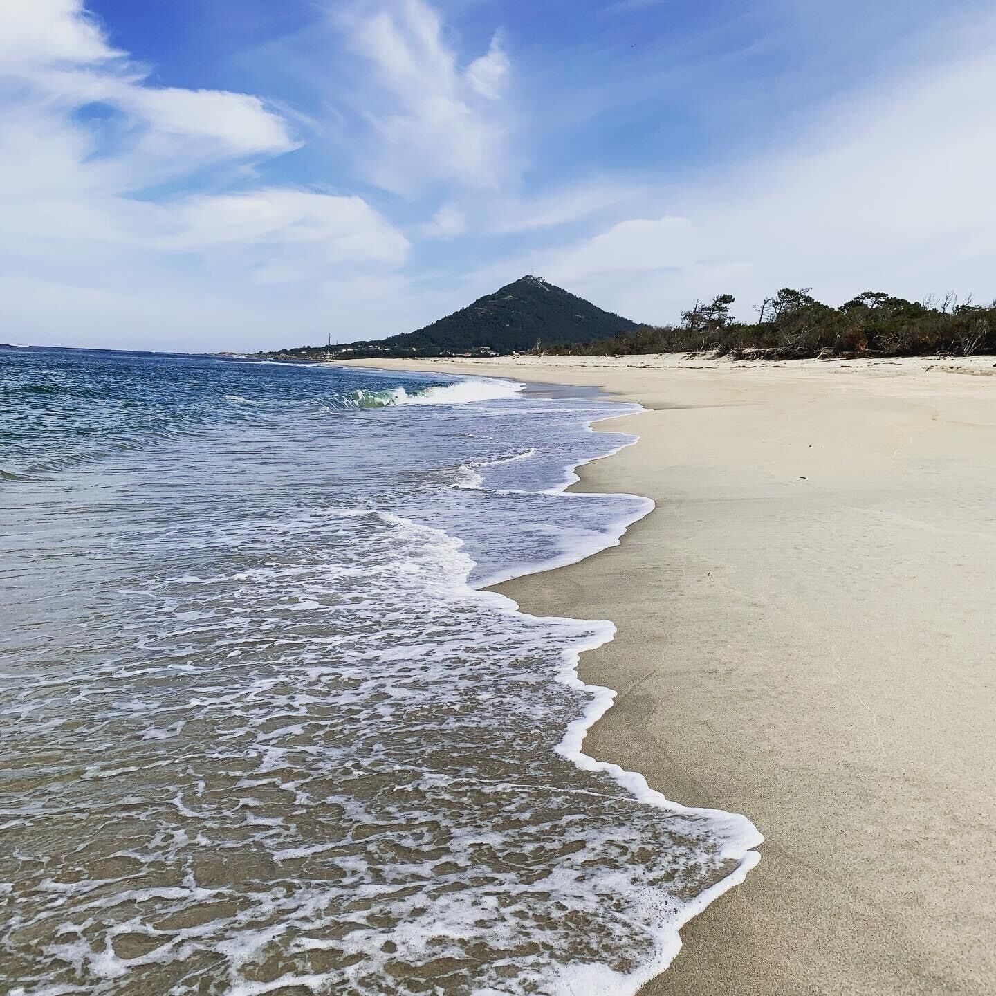 Beach nearby, sun loungers