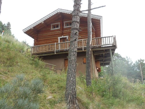 COQUET APARTMENT IN A LOG CHALET NEAR THE PYRENEES ANGLES