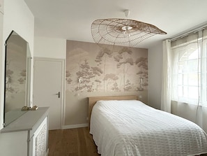 4 bedrooms, iron/ironing board, WiFi