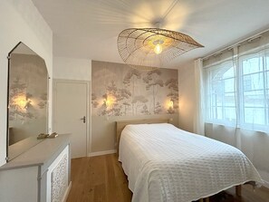 4 bedrooms, iron/ironing board, WiFi