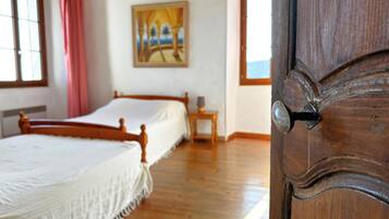 2 chambres, fer et planche Ă  repasser, draps fournis