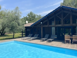 室外游泳池,恒温泳池