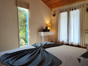 3 bedrooms, iron/ironing board, travel crib, free WiFi