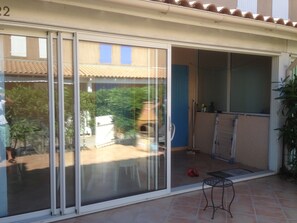 Terrace/patio - T3 air-conditioned villa with swimming pool in the clos de Socorro (Portiragnes)