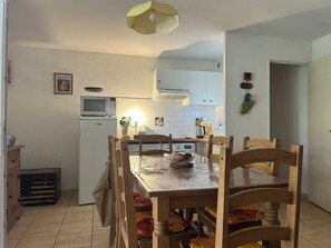 Dining - T3 air-conditioned villa with swimming pool in the clos de Socorro (Portiragnes)