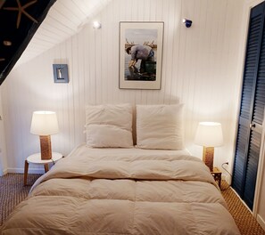 3 室のベッドルーム、デスク、アイロン / アイロン台、旅行用ベビーベッド