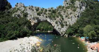 Villa Neuve avec Piscine privée à Vallon pont d'Arc