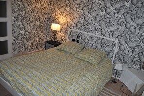 1 chambre, fer et planche à repasser, Wi-Fi, draps fournis