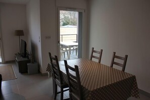 Dining - Between the lake and town center, 75 m², enclosed parking, terrace, elevator, WIFI (Gerardmer)