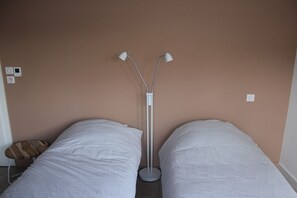 2 slaapkamers, een strijkplank/strijkijzer, reisbedje, gratis wifi