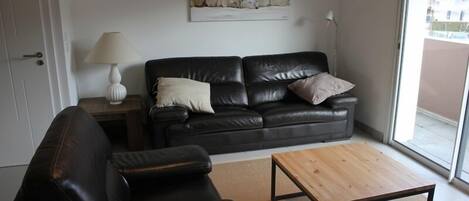 Een smart-tv en boeken