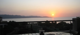 Opinión sobre el golfo DE ST. Florent y un inolvidable atardecer