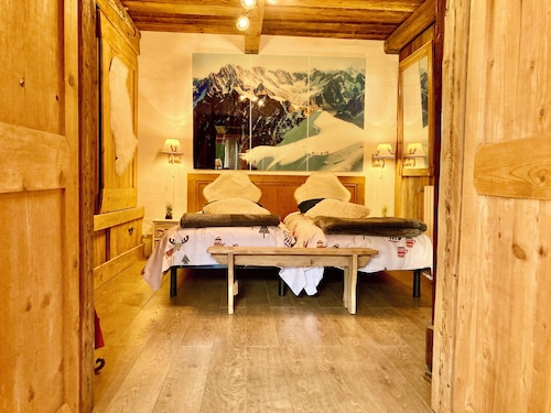 PUUTASTI MAASETTU CHALETISSA WIFI-LUOKAN 3 TÄTÄ