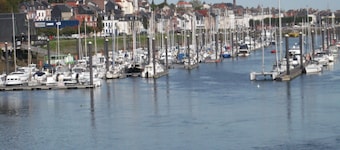 2* guest house 400m from marina and shopping area 