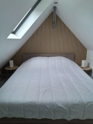 2 chambres, fer et planche à repasser, lit parapluie