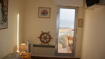 1 bedroom, in-room safe, iron/ironing board, free WiFi